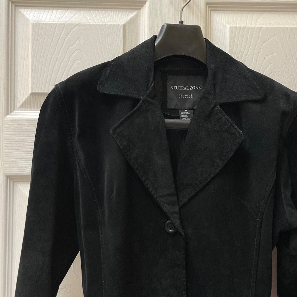 Vintage Neutral Zone Women's Size Medium Lined Belted Black Leather‎ Jacket